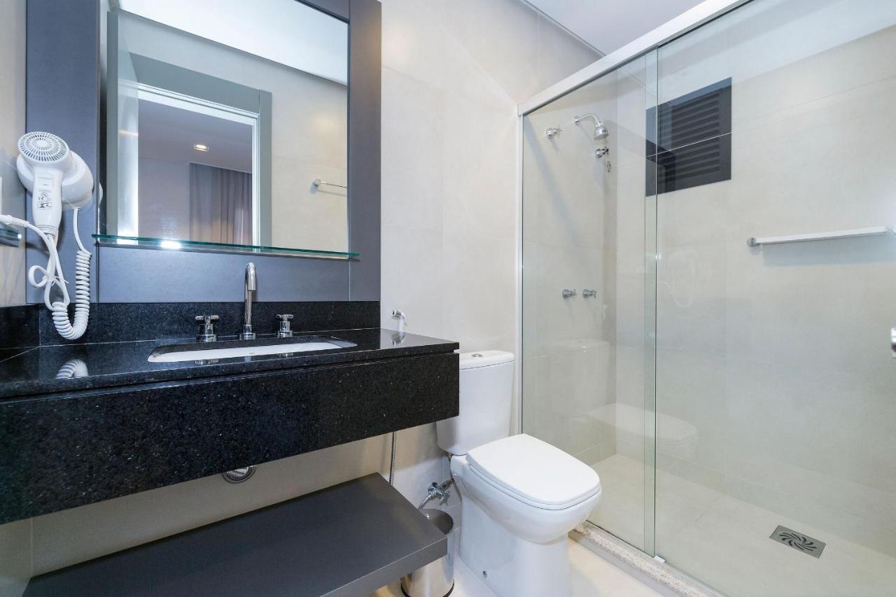 בומבינאס Aion Suites 204 - Compacto E Luxuoso Loft - Rooftop Com Piscina E Academia - A Poucos Passos Da Praia מראה חיצוני תמונה